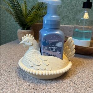 Hen on Nest Bath and body works foaming hand soap holder